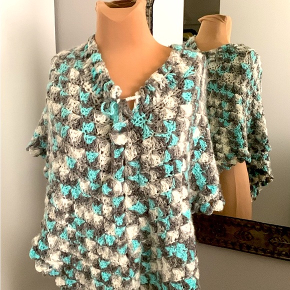 PONCHO HAND CROCHET YARN SIZE SMALL - Picture 2 of 5